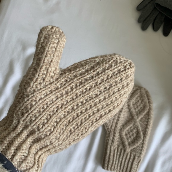 Mittens - Picture 4 of 4